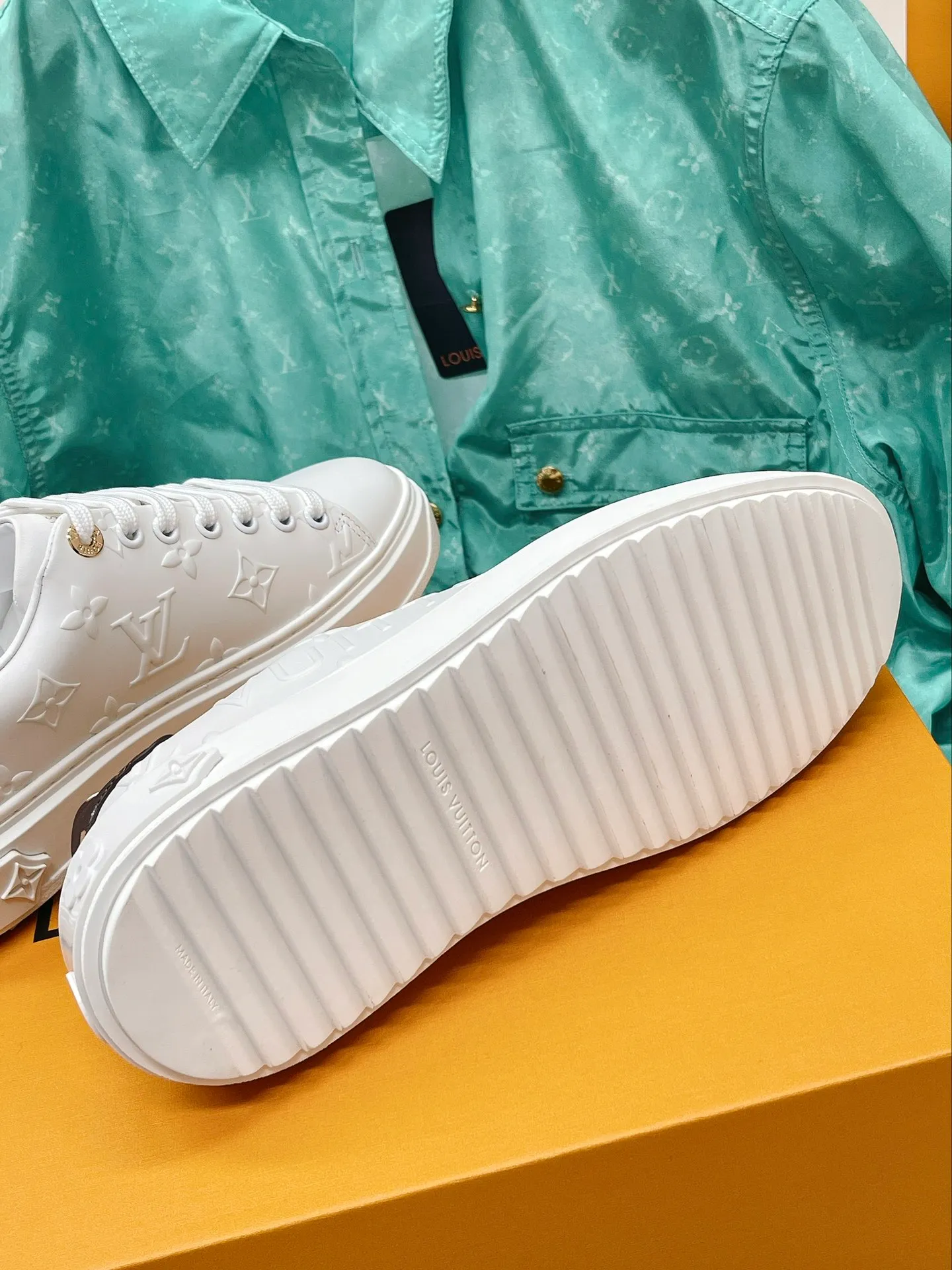 👟👟Ex-factory price 560👟👟 Women's shoes, women's clothing LV (couples) Donkey brand 2022 new color, the latest thick-soled white shoes, three-dimensional embossing process, new color, super good-looking, girly heart, youthful vitality, versatile fashion —————————————————— Fabric: cowhide Lining: silk cowhide Outsole: T👟👟Ex-factory price R wear-resistant sole Code number: 35-45